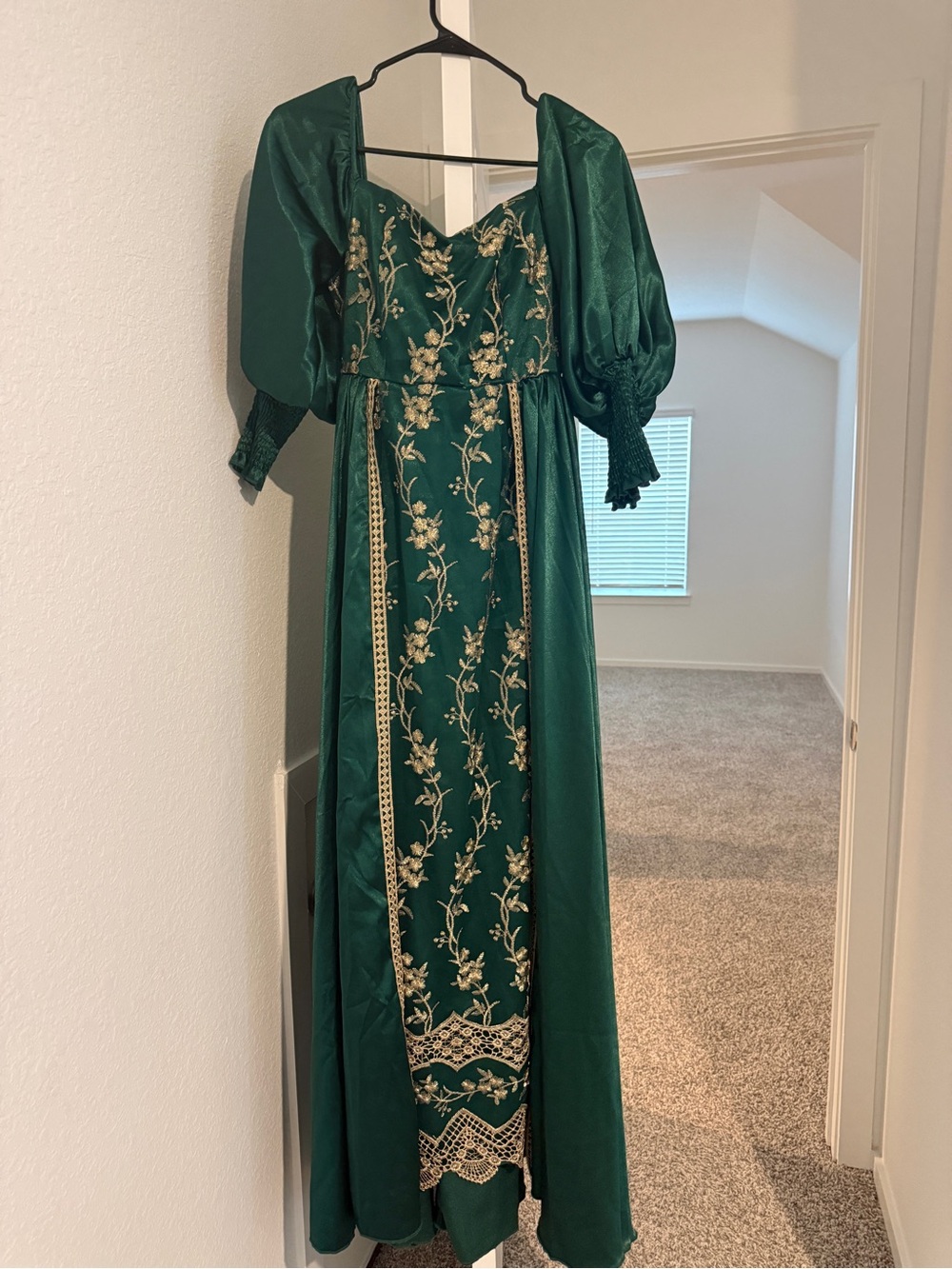 Emerald Green Embroidered Puff-Sleeve Maxi Dress
